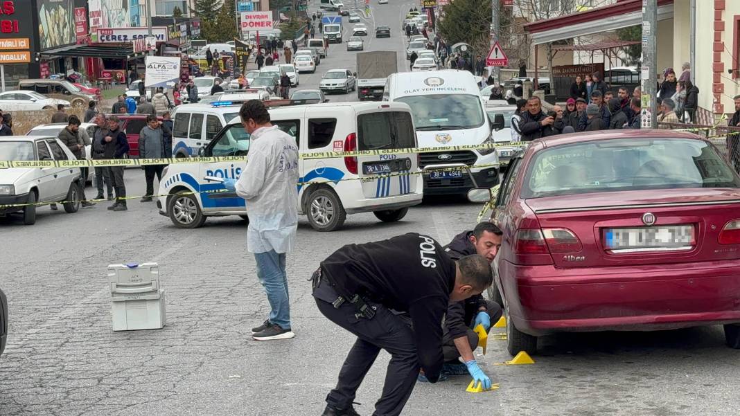 Eniştesini sokakta vurup üzerinden araçla geçti! Cezası belli oldu 7